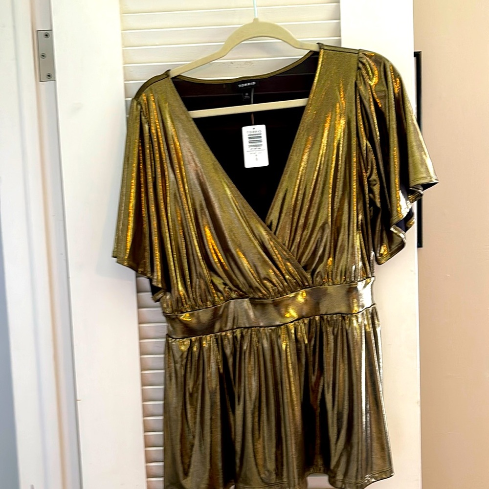 NWT-gold metalic torrid top
